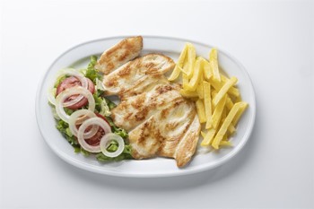 4. Pechuga de pollo, ensalada y patatas - Imagen 1